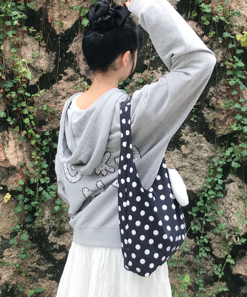 GRAVER（グレーバー）の「[ユニセックス]DOTS GRAV フードパーカー_2カラー（パーカー・レディース・ブラック/グレー・MEDIUM/LARGE）」の6枚目の写真