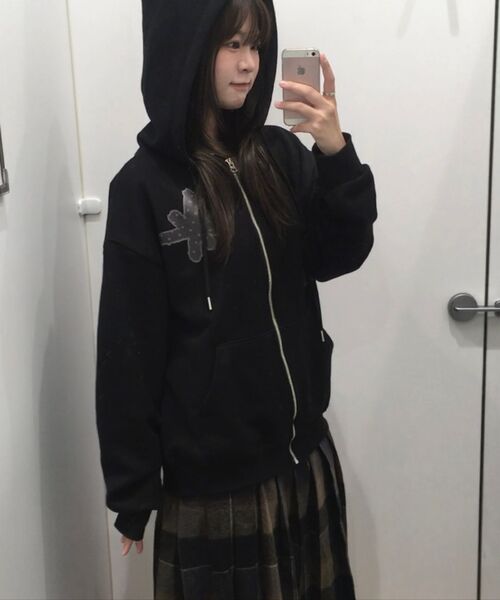 GRAVER（グレーバー）の「[ユニセックス]DOTS GRAV フードパーカー_2カラー（パーカー・レディース・ブラック/グレー・MEDIUM/LARGE）」の10枚目の写真