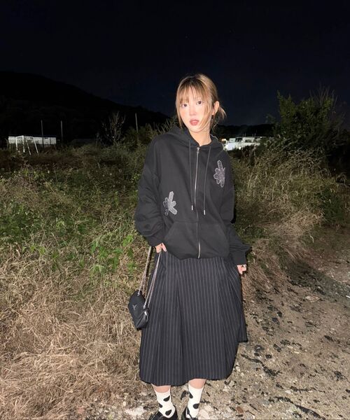 GRAVER（グレーバー）の「[ユニセックス]DOTS GRAV フードパーカー_2カラー（パーカー・レディース・ブラック/グレー・MEDIUM/LARGE）」の11枚目の写真