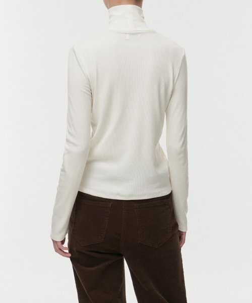 MUSINSA STANDARD WOMAN（ムシンサスタンダードウーマン）の「[ヒートタンダード] ウィメンズ リブスリム タートルネック Tシャツ [クリーム]（Tシャツ/カットソー・レディース・その他・SMALL/MEDIUM/LARGE/X-SMALL）」の3枚目の写真