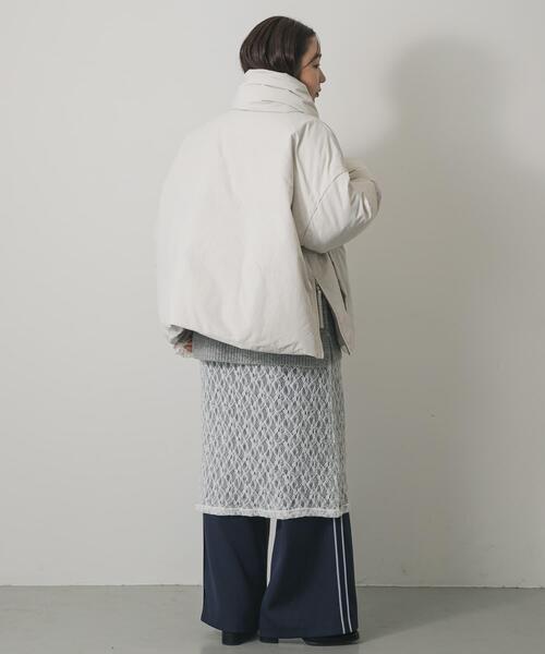 SENSE OF PLACE by URBAN RESEARCH（センスオブプレイスバイアーバンリサーチ）の「『WEB/一部店舗限定』マフラーツキシームレスダウン（ダウンジャケット/コート・レディース・ライトベージュ/ブラック・MEDIUM/SMALL）」の9枚目の写真