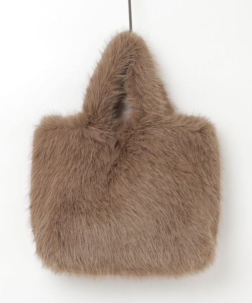 RITA Furry Bag トートバッグ | GUESS(ゲス) JAPAN 公式オンライン