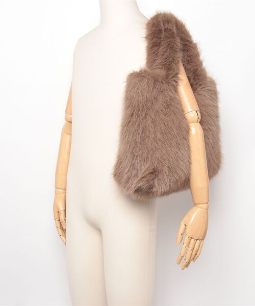 Guess(ゲス)の「RITA Furry Bag トートバッグ (トートバッグ・レディース・ベージュ・ONE SIZE)」の11枚目の写真