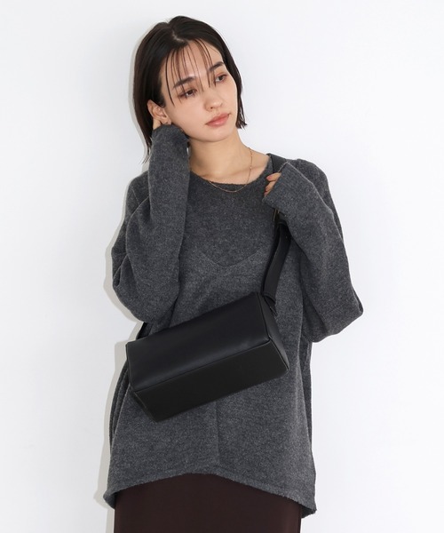 evernavy（エバーネイビー）の「フェイクレザースクエアボックスバッグ（ショルダーバッグ・レディース・ブラック/アイボリー/グレイッシュベージュ・FREE）」の11枚目の写真