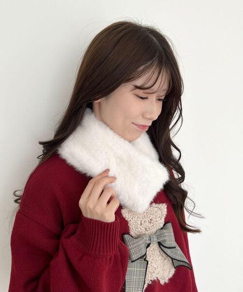 MAJESTIC LEGON（マジェスティックレゴン）の「プチファーティペット（ストール/ショール・レディース・グレー/アイボリー/ブラウン・FREE）」の4枚目の写真