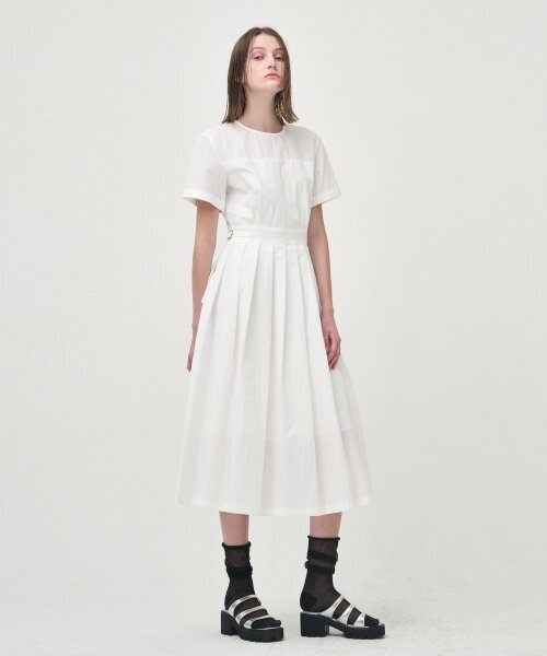 ETMON(エトモン)の「Half Sleeve Pleats Dress, White(ワンピース・レディース・その他・MEDIUM/SMALL)」の2枚目の写真
