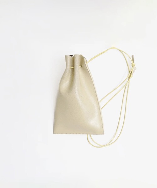 ITTI(イッチ)の「HERRIE KINCHAKU POUCH - PM / CRACK(ショルダーバッグ・レディース・アイボリー/ブラック・FREE)」の1枚目の写真