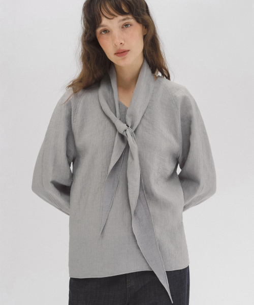 ANDNEEDS(アンドニーズ)の「Sasha scarf blouse (gray)(シャツ/ブラウス・レディース・その他・FREE)」の3枚目の写真