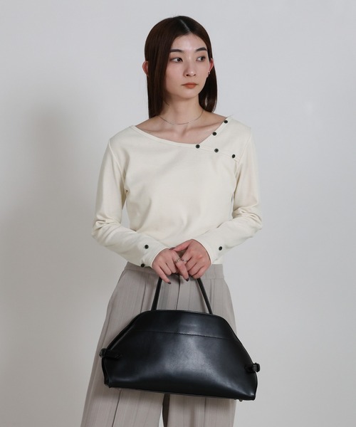 select MOCA（セレクトモカ）の「アシンメトリーシャツカフスデザイントップス（Tシャツ/カットソー・レディース・ホワイト/ブラック/グレー・FREE）」の2枚目の写真