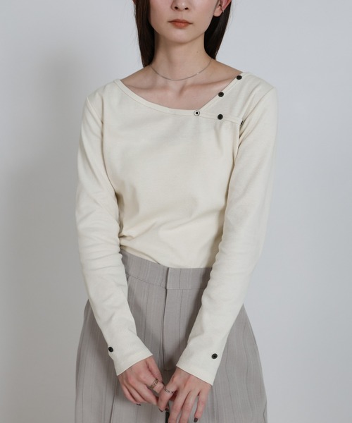 select MOCA（セレクトモカ）の「アシンメトリーシャツカフスデザイントップス（Tシャツ/カットソー・レディース・ホワイト/ブラック/グレー・FREE）」の4枚目の写真