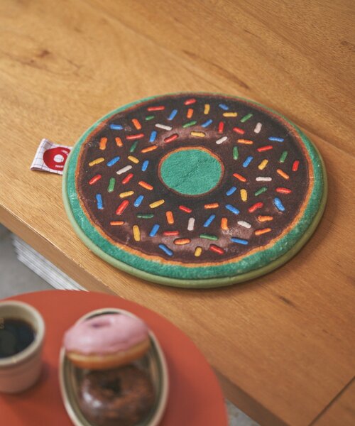BIRTHDAY BAR（バースデイバー）の「≪BIRTHDAY BARオリジナル≫　B-DAY DONUTS　チェアパッド（ラグ/マット・レディース・ブラウン/グリーン・0）」の2枚目の写真
