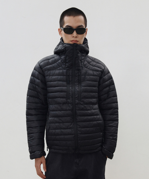 エッセンシャルフードパーカーライトパディングジャケット[ブラック