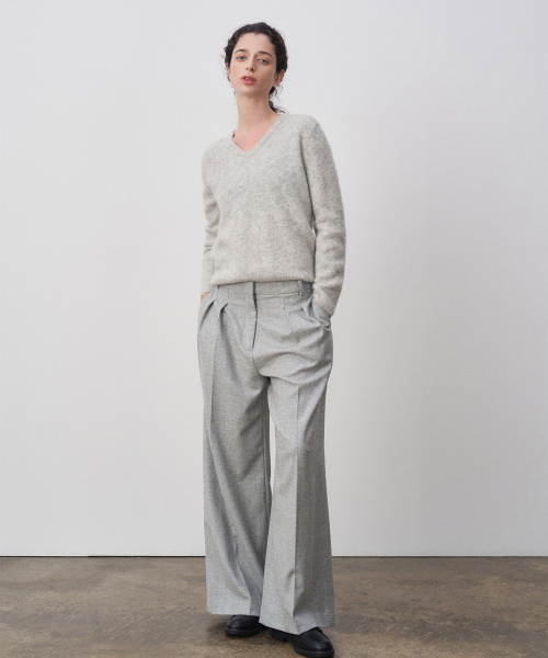 J'RIUM(ジェイリウム)の「Margo V-Neck Repair Alpaca Knit Top in Gray(ニット/セーター・レディース・その他・SMALL/MEDIUM)」の2枚目の写真