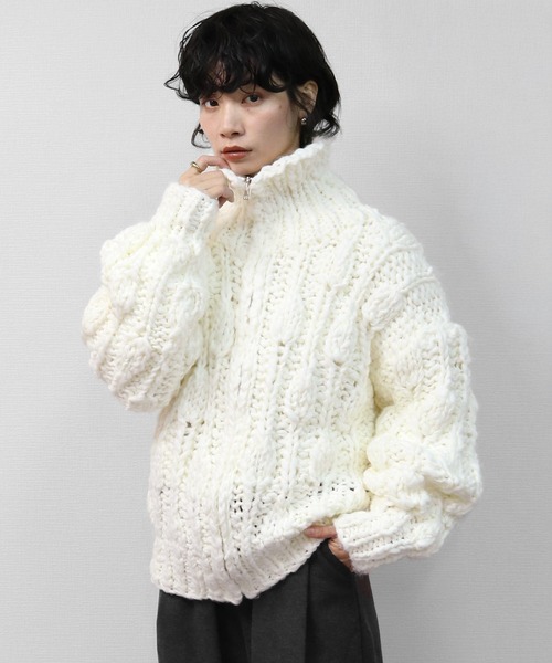 THE CELL.(ザセルドット)の「ビッグスラブ手編みジップカーディガン BIG SLUB HAND-KNIT ZIP CARDIGAN(ニット/セーター・レディース・オフホワイト・FREE)」の1枚目の写真