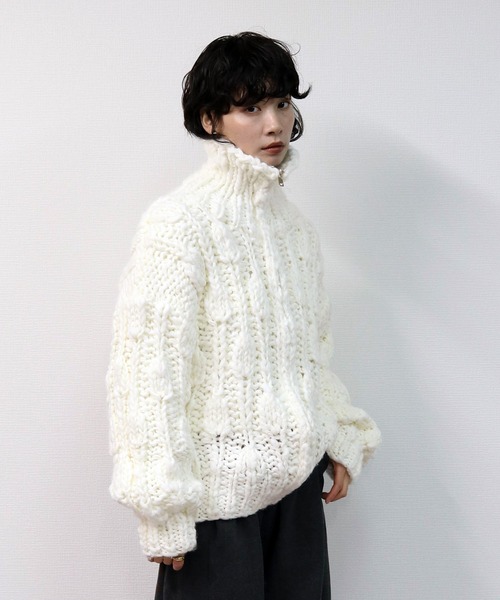 THE CELL.(ザセルドット)の「ビッグスラブ手編みジップカーディガン BIG SLUB HAND-KNIT ZIP CARDIGAN(ニット/セーター・レディース・オフホワイト・FREE)」の4枚目の写真