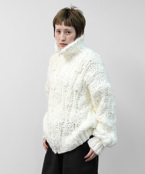 THE CELL.(ザセルドット)の「ビッグスラブ手編みジップカーディガン BIG SLUB HAND-KNIT ZIP CARDIGAN(ニット/セーター・レディース・オフホワイト・FREE)」の17枚目の写真