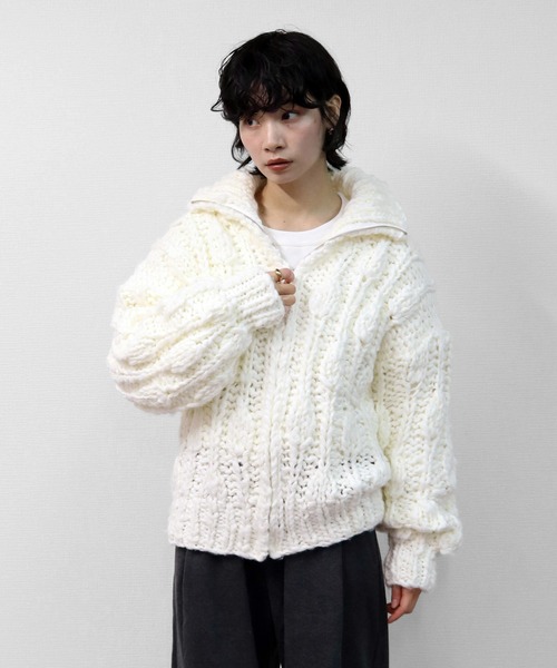 THE CELL.(ザセルドット)の「ビッグスラブ手編みジップカーディガン BIG SLUB HAND-KNIT ZIP CARDIGAN(ニット/セーター・レディース・オフホワイト・FREE)」の6枚目の写真
