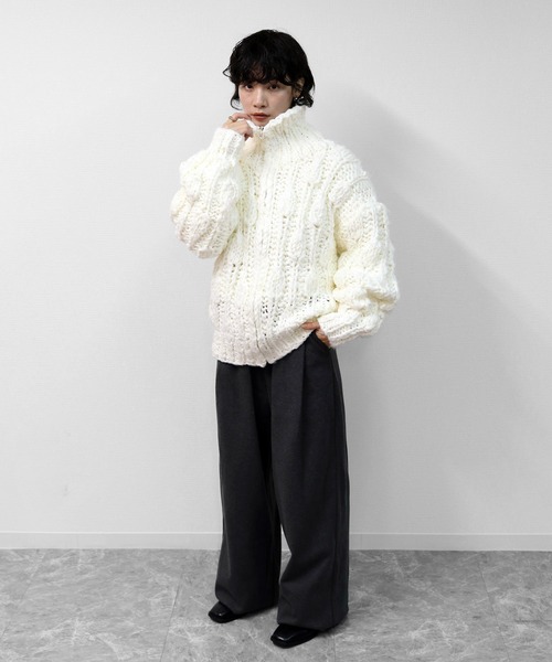 THE CELL.(ザセルドット)の「ビッグスラブ手編みジップカーディガン BIG SLUB HAND-KNIT ZIP CARDIGAN(ニット/セーター・レディース・オフホワイト・FREE)」の7枚目の写真