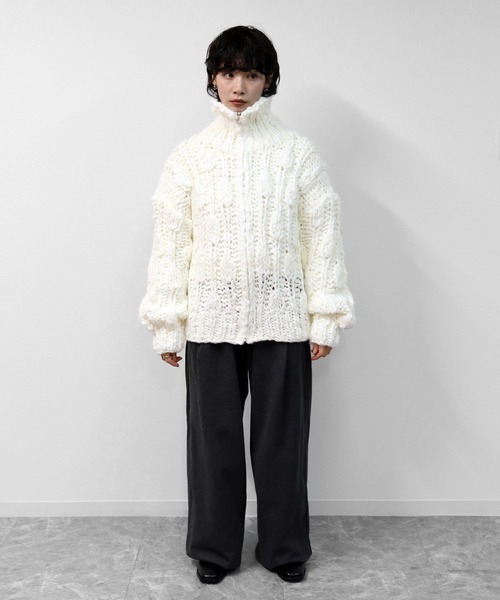 THE CELL.(ザセルドット)の「ビッグスラブ手編みジップカーディガン BIG SLUB HAND-KNIT ZIP CARDIGAN(ニット/セーター・レディース・オフホワイト・FREE)」の8枚目の写真