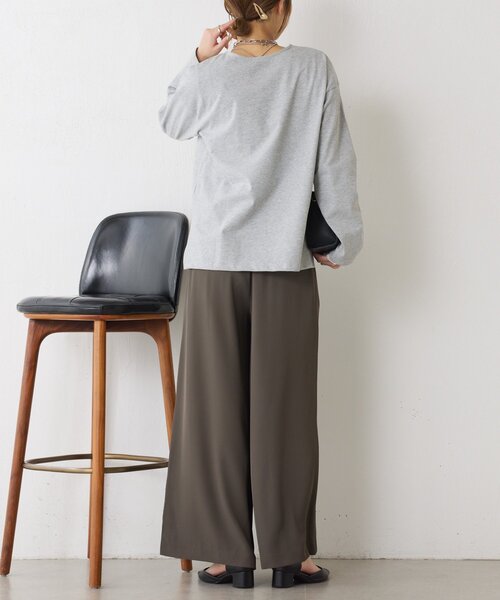 Jena espace merveilleux（ジェナ　エスパスメルヴェイユ）の「エンボスロゴカットソー（Tシャツ/カットソー・レディース・オフホワイト/グレー/チャコールグレー・FREE）」の4枚目の写真