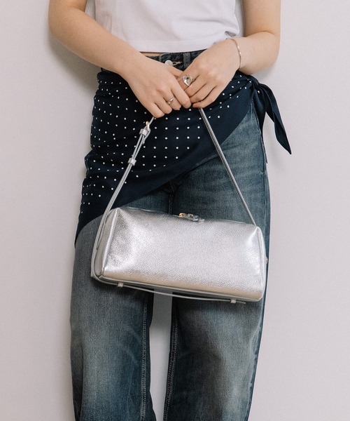 Beau're（ヴュレ）の「BEAURE スリム ロング ショルダー（ショルダーバッグ・レディース・シルバー/ブラック・FREE）」の2枚目の写真