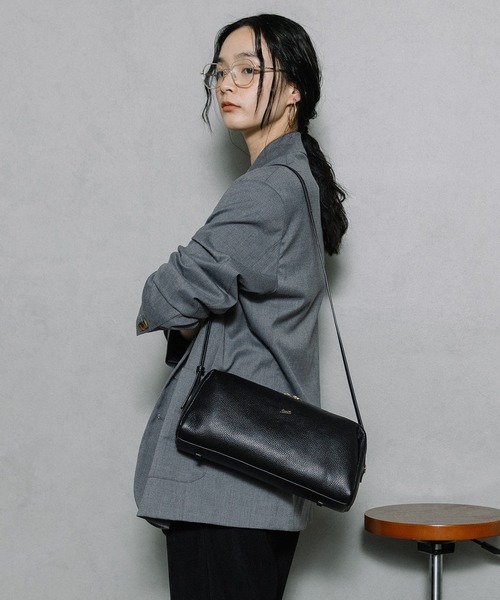 Beau're（ヴュレ）の「BEAURE スリム ロング ショルダー（ショルダーバッグ・レディース・シルバー/ブラック・FREE）」の4枚目の写真