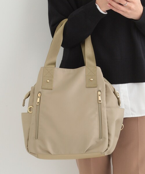 SHOO・LA・RUE（シューラルー）の「【撥水／2WAY】トートにもなる低反発ベルトの3層リュック（バックパック/リュック・レディース・ライトパープル/ベージュ/ブラック・00）」の2枚目の写真