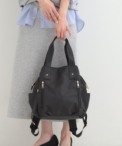 SHOO・LA・RUE（シューラルー）の「【撥水／2WAY】トートにもなる低反発ベルトの3層リュック（バックパック/リュック・レディース・ライトパープル/ベージュ/ブラック・00）」の4枚目の写真