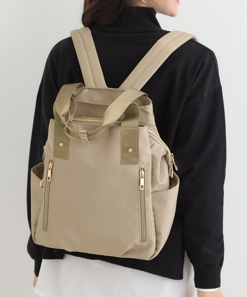 SHOO・LA・RUE（シューラルー）の「【撥水／2WAY】トートにもなる低反発ベルトの3層リュック（バックパック/リュック・レディース・ライトパープル/ベージュ/ブラック・00）」の6枚目の写真