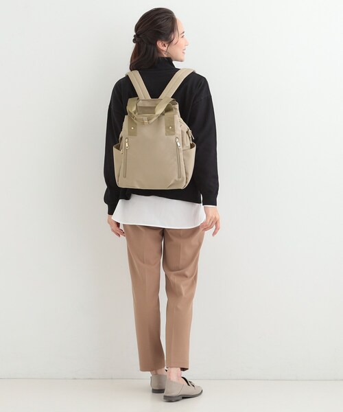 SHOO・LA・RUE（シューラルー）の「【撥水／2WAY】トートにもなる低反発ベルトの3層リュック（バックパック/リュック・レディース・ライトパープル/ベージュ/ブラック・00）」の7枚目の写真