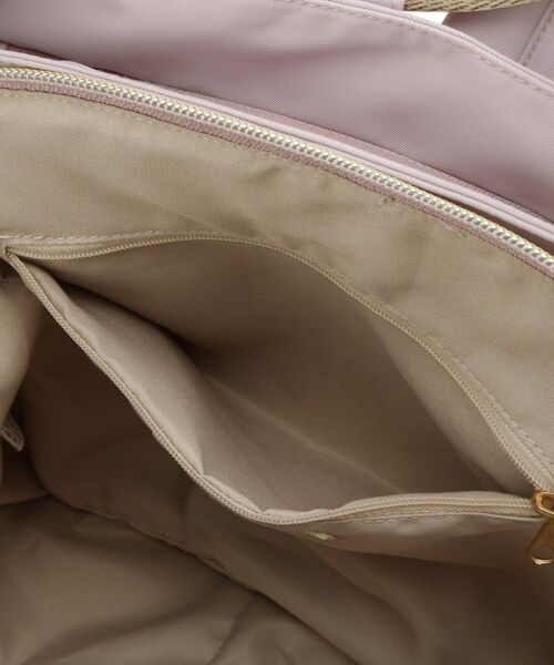 SHOO・LA・RUE（シューラルー）の「【撥水／2WAY】トートにもなる低反発ベルトの3層リュック（バックパック/リュック・レディース・ライトパープル/ベージュ/ブラック・00）」の21枚目の写真