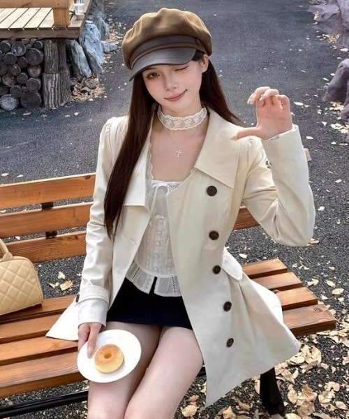 LADY LIKE(レディライク)の「バックギャザー入り変形カラートレンチコート(ステンカラーコート・レディース・ライトベージュ・M)」の8枚目の写真