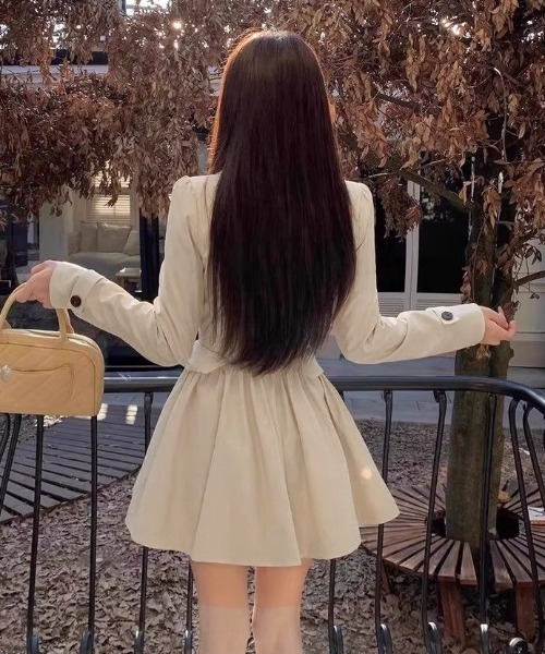 LADY LIKE(レディライク)の「バックギャザー入り変形カラートレンチコート(ステンカラーコート・レディース・ライトベージュ・M)」の7枚目の写真