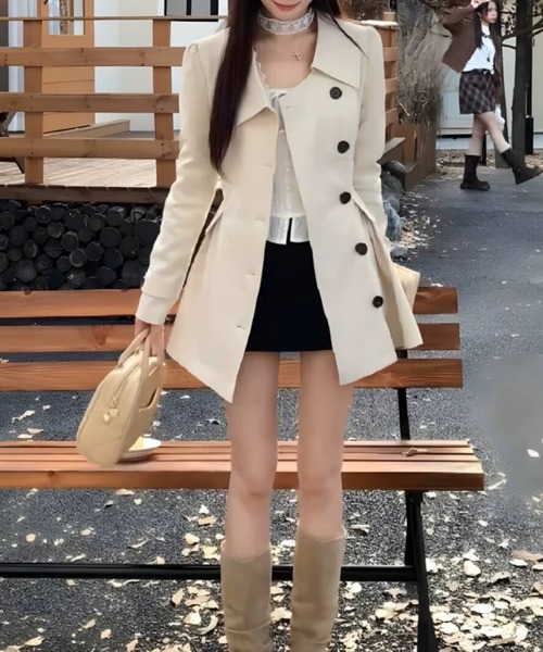 LADY LIKE(レディライク)の「バックギャザー入り変形カラートレンチコート(ステンカラーコート・レディース・ライトベージュ・M)」の9枚目の写真