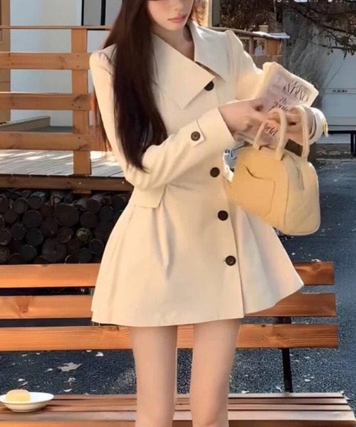 LADY LIKE(レディライク)の「バックギャザー入り変形カラートレンチコート(ステンカラーコート・レディース・ライトベージュ・M)」の2枚目の写真