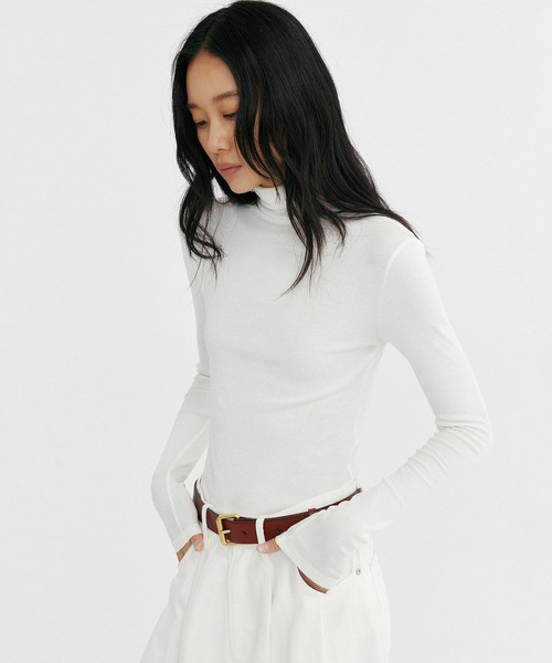 Bie(ビエ)の「タートルネックリブトップス(Tシャツ/カットソー・レディース・ライトイエロー/ブラック/ホワイト・M/S/L)」の11枚目の写真