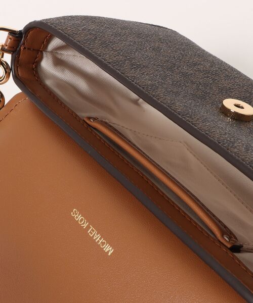 MICHAEL KORS(マイケルコース)の「NOLITA フラップ チェーン クロスボディ スモール - MKシグネチャー(ショルダーバッグ・レディース・ブラウン系その他・FREE)」の7枚目の写真