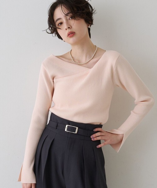 EMMA ROUGE VIF(エマルージュヴィフ)の「【一部店舗限定】ドレープスリットスリーブリブニット/トレンドニット/レイヤードトップス/春服/春ニット/アシンメトリー/オフィスカジュアル/フェミニン/通勤/手洗い可能(ニット/セーター・レディース・オフホワイト/ピンク/ライトベージュ・フリー)」の1枚目の写真