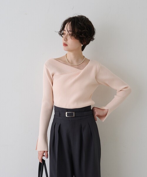 EMMA ROUGE VIF(エマルージュヴィフ)の「【一部店舗限定】ドレープスリットスリーブリブニット/トレンドニット/レイヤードトップス/春服/春ニット/アシンメトリー/オフィスカジュアル/フェミニン/通勤/手洗い可能(ニット/セーター・レディース・オフホワイト/ピンク/ライトベージュ・フリー)」の9枚目の写真