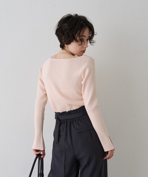 EMMA ROUGE VIF(エマルージュヴィフ)の「【一部店舗限定】ドレープスリットスリーブリブニット/トレンドニット/レイヤードトップス/春服/春ニット/アシンメトリー/オフィスカジュアル/フェミニン/通勤/手洗い可能(ニット/セーター・レディース・オフホワイト/ピンク/ライトベージュ・フリー)」の11枚目の写真