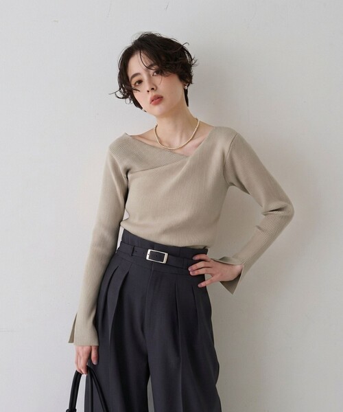 EMMA ROUGE VIF(エマルージュヴィフ)の「【一部店舗限定】ドレープスリットスリーブリブニット/トレンドニット/レイヤードトップス/春服/春ニット/アシンメトリー/オフィスカジュアル/フェミニン/通勤/手洗い可能(ニット/セーター・レディース・オフホワイト/ピンク/ライトベージュ・フリー)」の13枚目の写真