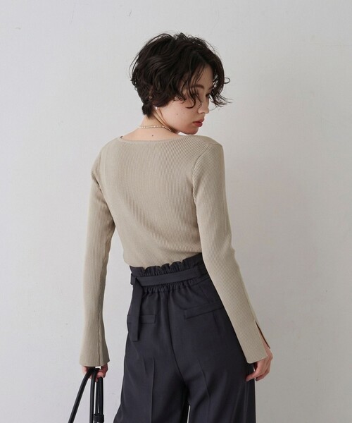 EMMA ROUGE VIF(エマルージュヴィフ)の「【一部店舗限定】ドレープスリットスリーブリブニット/トレンドニット/レイヤードトップス/春服/春ニット/アシンメトリー/オフィスカジュアル/フェミニン/通勤/手洗い可能(ニット/セーター・レディース・オフホワイト/ピンク/ライトベージュ・フリー)」の14枚目の写真