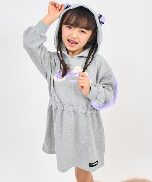 ANAP kids（アナップキッズ）の「リボン ネコ耳 フーディー スウェット ワンピース（ワンピース・キッズ・ラベンダー/ライトグレー・110/120/130）」の2枚目の写真