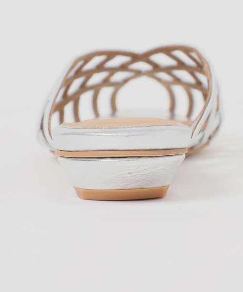 LE TALON（ルタロン）の「フレンチスクエアカットワークミュール（その他シューズ・レディース・シルバー/レッド/ベージュ・X-LARGE/LARGE/MEDIUM/SMALL）」の4枚目の写真