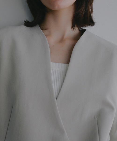MANOF(マノフ)の「COLLARLESS GILET(ベスト・レディース・ネイビー/ベージュ・M/S)」の12枚目の写真