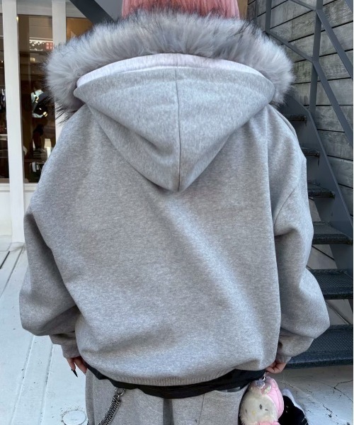 Never mind the XU / Chikashitsu+（ネバーマインド ザ エックスユー / チカシツプラス）の「【nmtc+】lettering cropped zip up hoodie / 【エヌエムティーシープラス】レタリングクロップドジップパーカー <着用動画あり>（パーカー・メンズ・グレー/ブラック・ONE SIZE）」の8枚目の写真