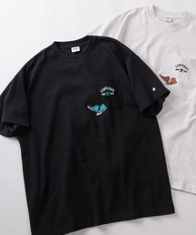 make a ray!（メイク ア レイ！）の「【71】【CONVERSE/コンバース】ワンポイント刺繍/ポケット刺繍/バックグラフィック クルーネックTシャツ/ユニセックス/レディース/メンズ（Tシャツ/カットソー）」