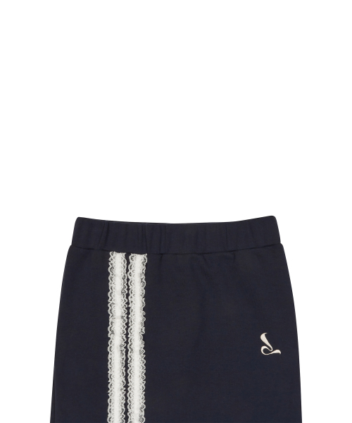 LUVISTRUE（ラヴイズトゥルー）の「CURVED L LACE MIDI SKIRT(NAVY)（スカート・レディース・その他・FREE）」の4枚目の写真
