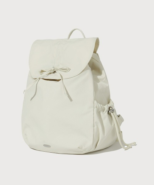 COVERNAT(カバーナット)の「WOMEN SHIRRING FLAP MINI BACKPACK(バックパック/リュック・レディース・アイボリー/ブラック・FREE)」の1枚目の写真