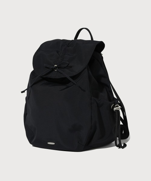 COVERNAT(カバーナット)の「WOMEN SHIRRING FLAP MINI BACKPACK(バックパック/リュック・レディース・アイボリー/ブラック・FREE)」の2枚目の写真